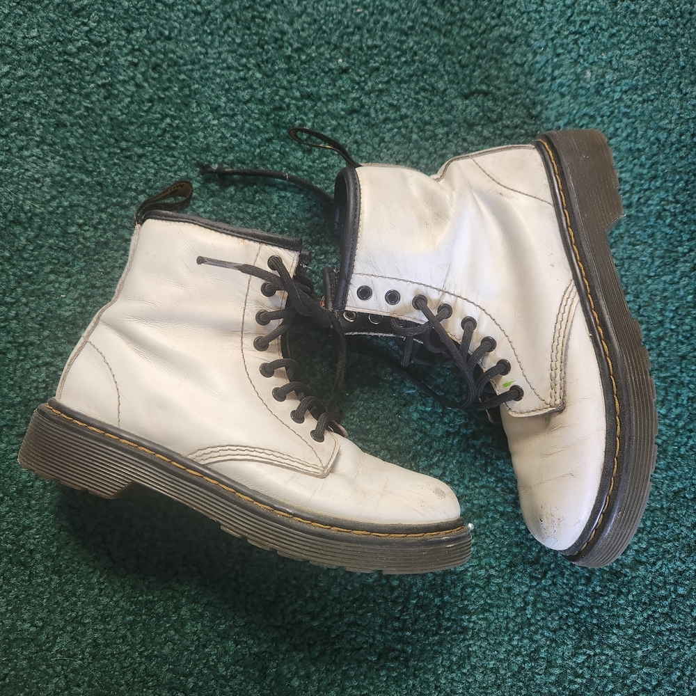 Dr. Martens Kids White Leather Lace-Up Combat Boots